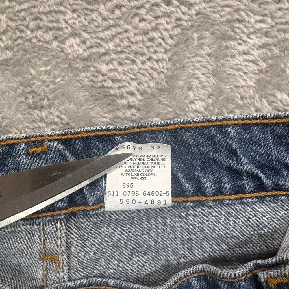 Levi's 550 Jeans Mens 38x32 Blue Relaxed Fit Tapered Leg Medium Wash Made in USA